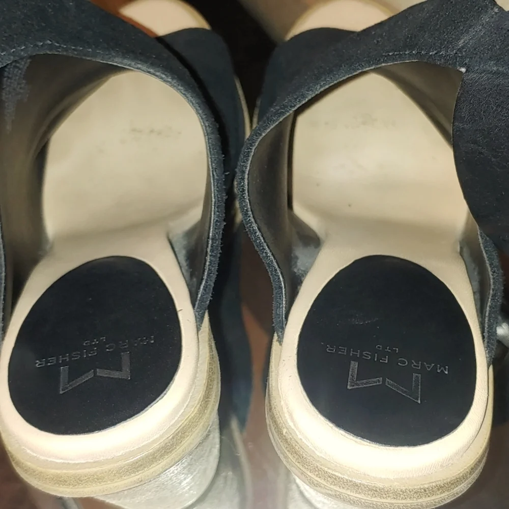 Black Women's Open-Toe Sandals - Picture 7 of 9